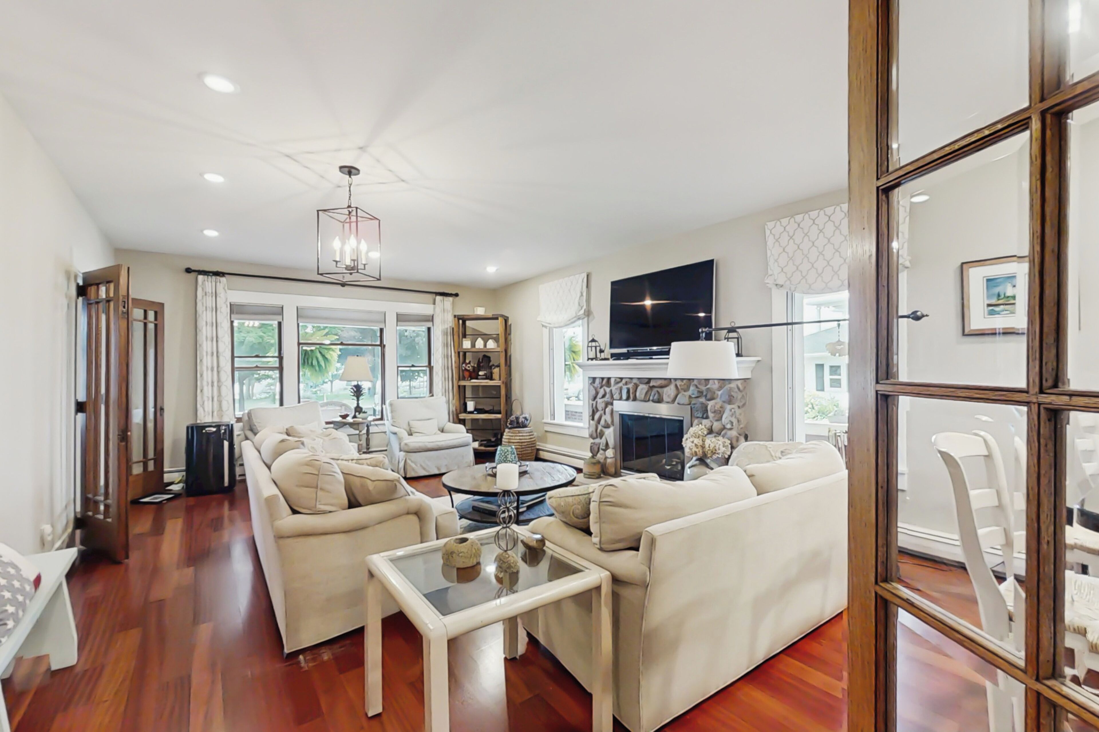 House (5 Bedrooms) | Interior