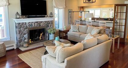 5BR Lake-view Home w/ Pool & Seasonal Hot Tub