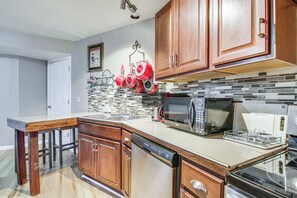Apartment (2 Bedrooms) | Interior - Private Hot Tub, 4 Mi to Usafa: Cozy Apartment! (Colorado Springs)