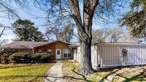 A residential property with a detached house, a garage, and a shed. - Laid-back Lake House' w/ Wraparound Deck (Kemp)