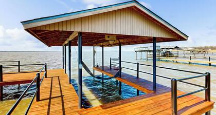 Lakefront 3BR Near Golf w/ Wraparound Deck & AC