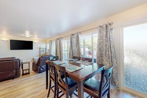 Apartment (2 Bedrooms) | Interior - Waterfront Condo W & Dock Access (Polson)