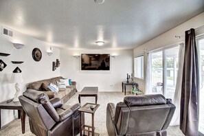 Apartment (2 Bedrooms) | Interior - Waterfront Condo W & Dock Access (Polson)