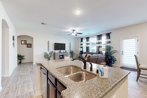 Interior - 4BR w/ Private Yard, Outdoor Games, Grill, & W & D (El Paso)