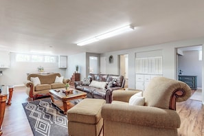 Front of property - 2BR Dog-friendly Duplex Close to Boise w/ W & D (Caldwell)