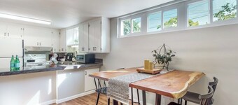 2BR Dog-friendly Duplex Close to Boise w/ W & D