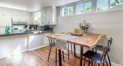 2BR Dog-friendly Duplex Close to Boise w/ W & D