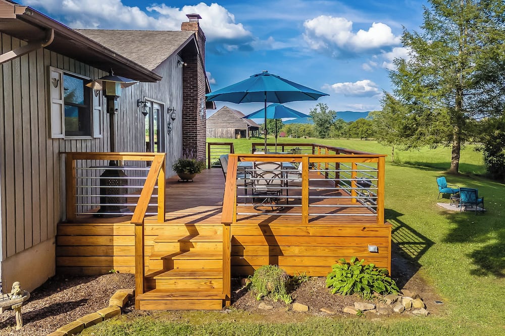 Dock! Riverfront Angler's Oasis in Elizabethton - Watauga Lake, TN