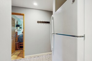 Apartment (1 Bedroom) | Interior - 1BR Apartment w/ Shared Fire Pit & Fitness gym (Eagle)