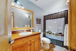 Apartment (1 Bedroom) | Interior - 1BR Apartment w/ Shared Fire Pit & Fitness gym (Eagle)