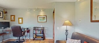 1BR Apartment w/ Shared Fire Pit & Fitness gym