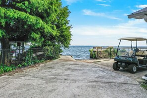 Interior - 2BR Lakefront Getaway w/ Dock & Boat Launch (Bonneau)