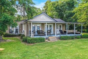 Interior - 2BR Lakefront Getaway w/ Dock & Boat Launch (Bonneau)