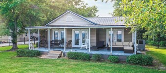 2BR Lakefront Getaway w/ Dock & Boat Launch