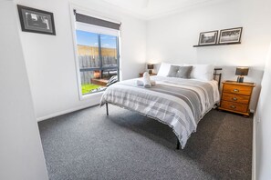 Free WiFi, bed sheets - Relax, explore, and feel right at home (Paynesville)