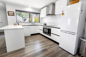 Fridge, microwave, oven, stovetop - Relax, explore, and feel right at home (Paynesville)