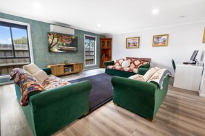 TV - Relax, explore, and feel right at home (Paynesville)