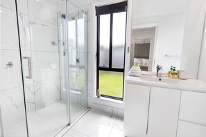 Bathroom - Haylock Haven: Relax, explore, and feel right at home (Paynesville)