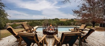 5BR Luxury Home w/ Pool & Wrap-around Porch