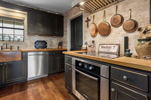 Interior - 5BR Luxury Home w/ Pool & Wrap-around Porch (Glen Rose)