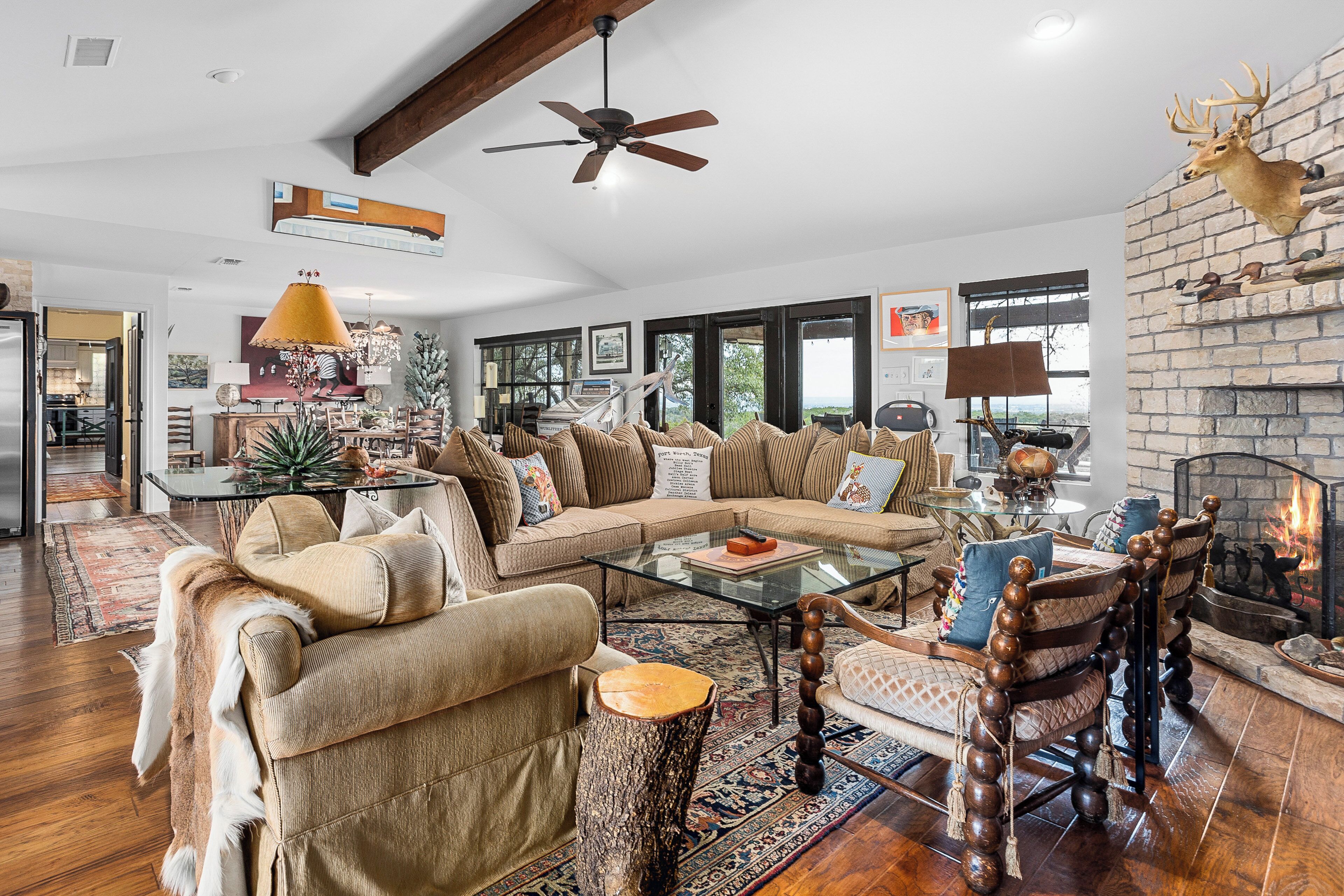 House (5 Bedrooms) | Interior