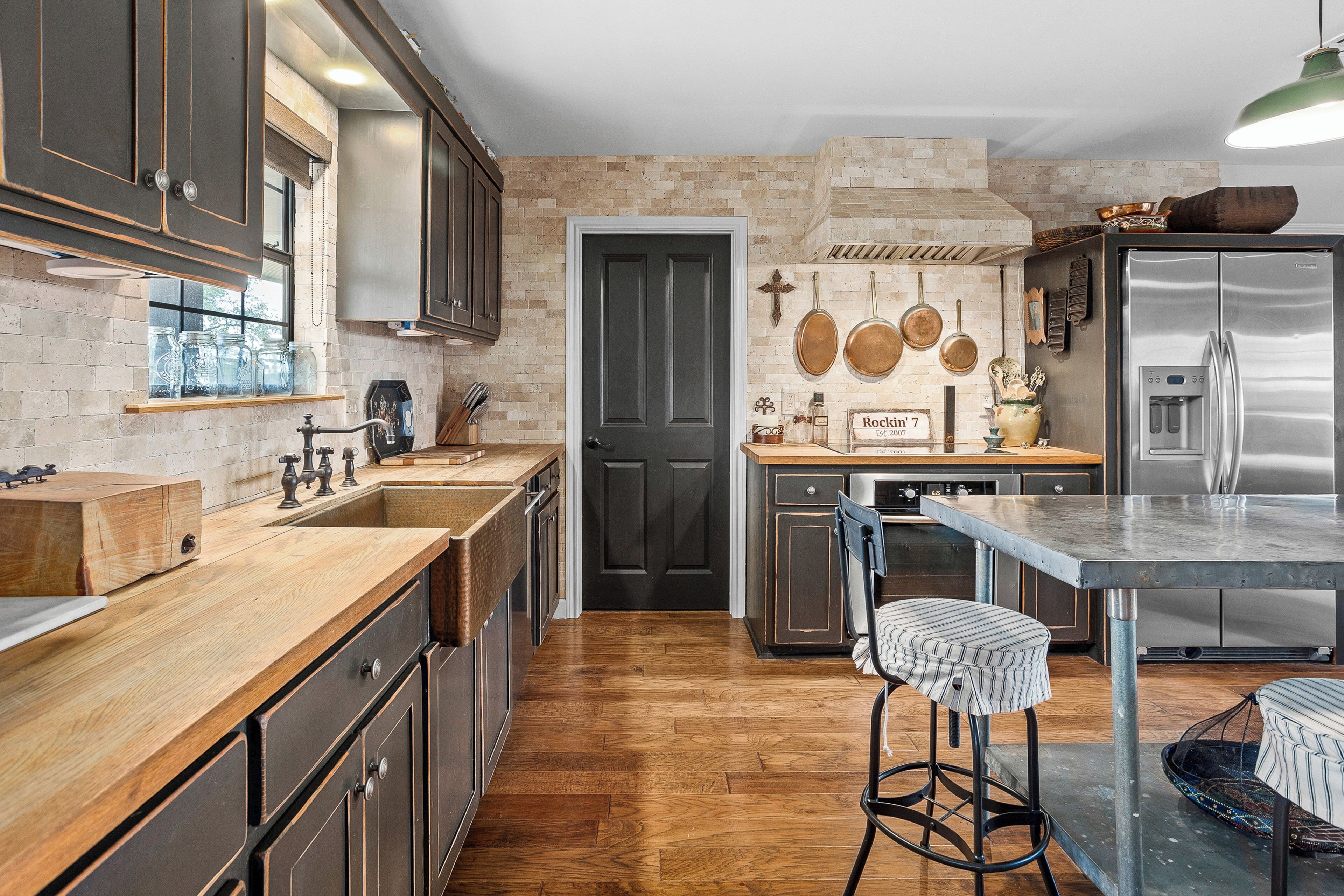 House (5 Bedrooms) | Interior