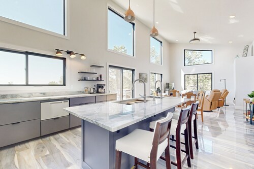 Mountain Retreat w/ Panoramic Views, Fire Pit