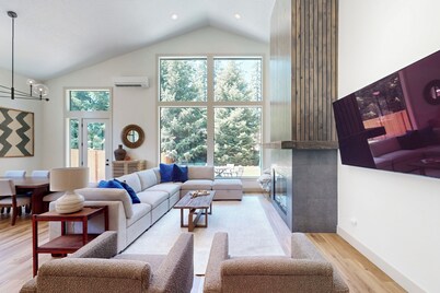 5BR Home w/ Nearby Lake, A/C & Private Backyard