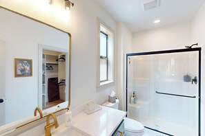 House (5 Bedrooms) | Interior - 5BR Home w/ Nearby Lake, A/C & Private Backyard (Detroit)