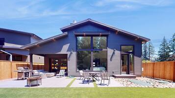 House (5 Bedrooms) | Interior