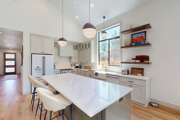 House (5 Bedrooms) | Interior - 5BR Home w/ Nearby Lake, A/C & Private Backyard (Detroit)