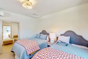 House (5 Bedrooms) | Interior - 5BR Home w/ Nearby Lake, A/C & Private Backyard (Detroit)