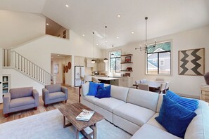 House (5 Bedrooms) | Interior - 5BR Home w/ Nearby Lake, A/C & Private Backyard (Detroit)