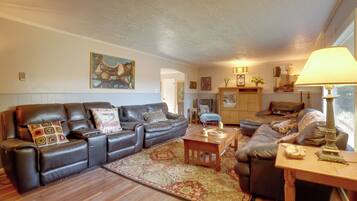 House (4 Bedrooms) | Interior