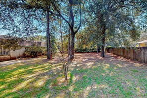 Interior - 3BR Next to Park w/ Large Yard, AC & W & D (Pensacola)