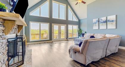 Families w/ Dogs Welcome! Riverfront Lebanon Gem