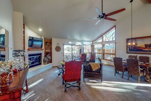 House (5 Bedrooms) | Interior