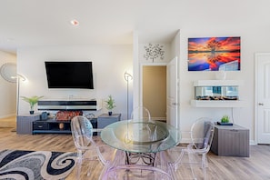 Apartment (3 Bedrooms) | Interior - 3BR Dog-friendly Townouse w/ Grill, Fireplace, AC (Wyoming)
