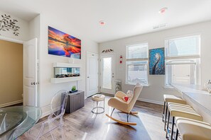 Apartment (3 Bedrooms) | Interior - 3BR Dog-friendly Townouse w/ Grill, Fireplace, AC (Wyoming)