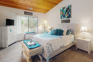 House (3 Bedrooms) | Interior - 3BR Secluded & Well-stocked Riverside Home w/ AC (Three Rivers)