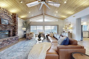 House (5 Bedrooms) | Interior