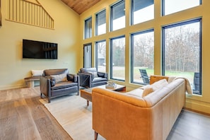 House (4 Bedrooms) | Front of property - Walk to Castle Rock Lake! Modern Home w/ Patio (Necedah)