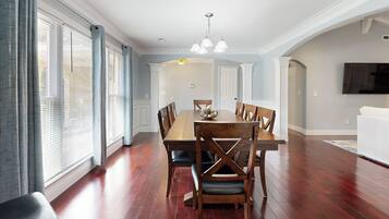 House (3 Bedrooms) | Interior