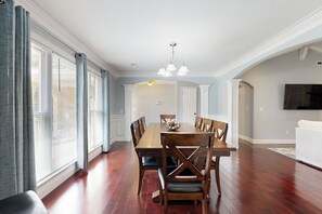 House (3 Bedrooms) | Interior