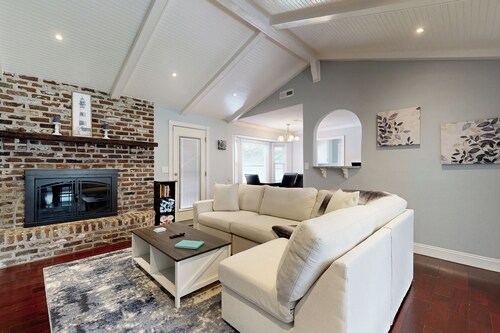 Charming Dog-friendly Home w/ Private Pool