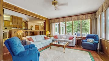 House (4 Bedrooms) | Front of property