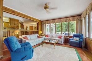 House (4 Bedrooms) | Front of property