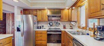 4BR Spacious Private Home w/ Dock & Deck