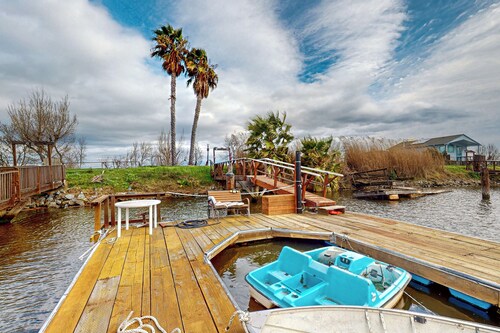 3BR Dog-friendly Home Near River w/ Fire Pit