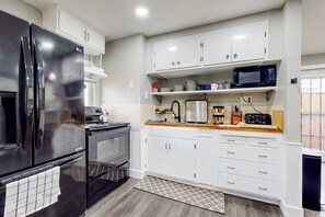 House (3 Bedrooms) | Interior - 3BR Dog-friendly Home Near River w/ Fire Pit (Bethel Island)